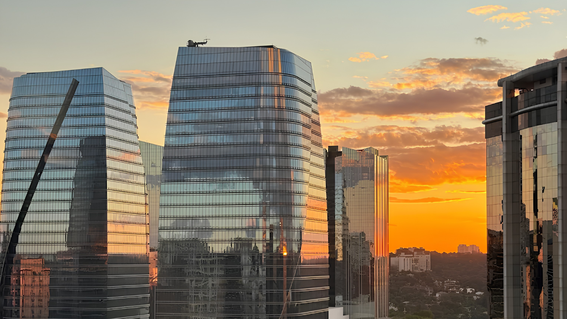 Skyline de São Paulo ao entardecer, região da Vila Nova Conceição